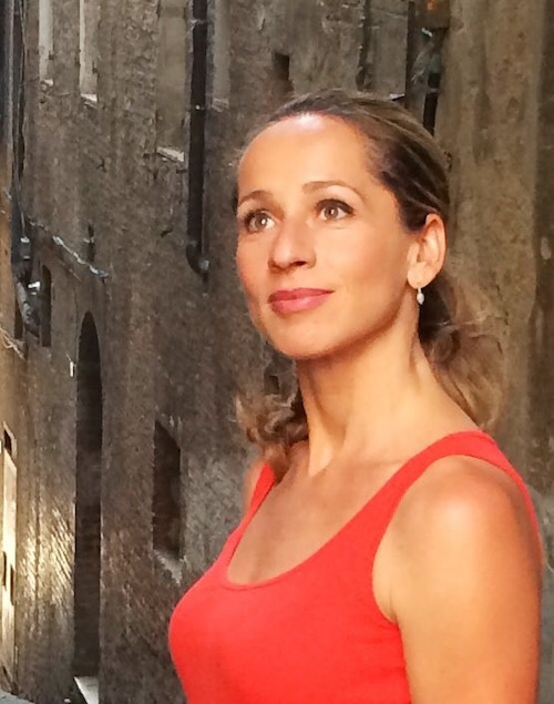 Tamina Kallert im roten Kleid 2014